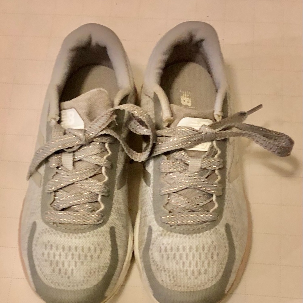 New Balance Kids Fresh Foam Arishi Light Grey Size Kids 1 Girls